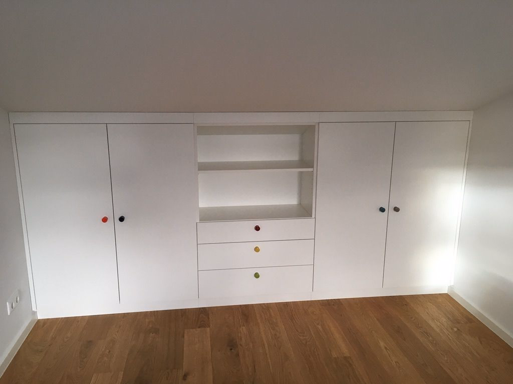 Maßschrank unter Dachschräge